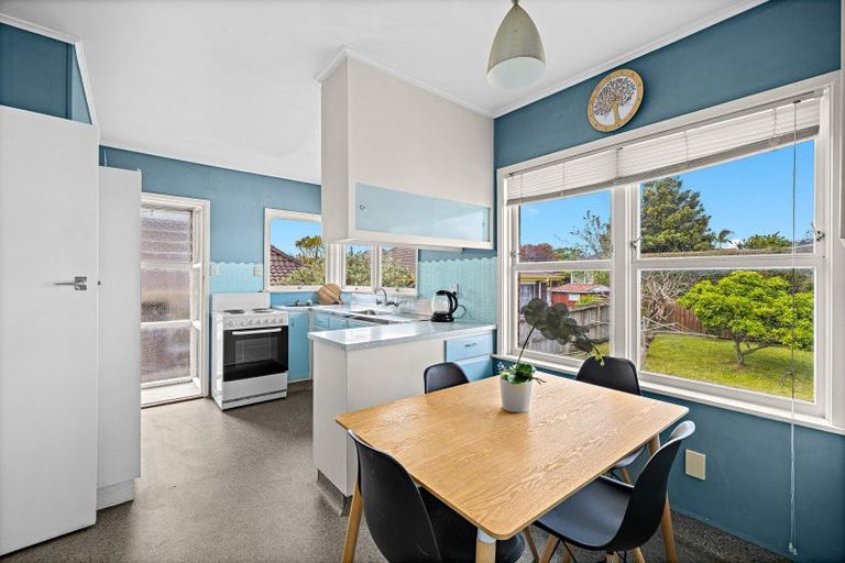 Photo of property in 22a Shakespeare Road, Milford, Auckland, 0620