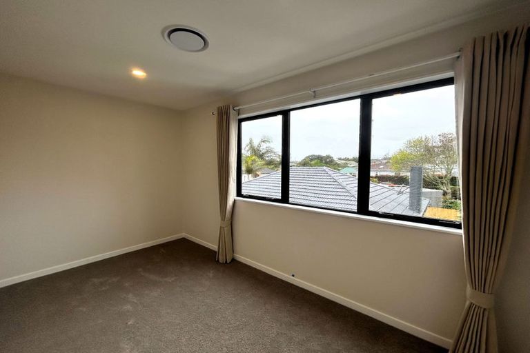 Photo of property in 17a Bardia Street, Belmont, Auckland, 0622
