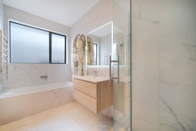 Photo of property in 6 Joseph Kokich Avenue, Swanson, Auckland, 0614