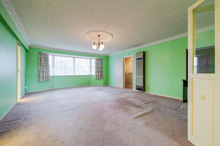 Photo of property in 38 Peters Avenue, Cloverlea, Palmerston North, 4412