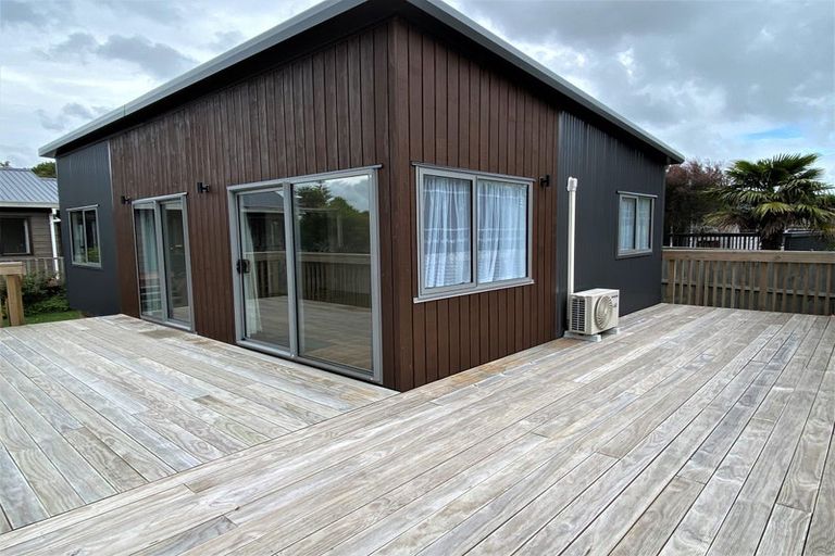 Photo of property in 20 Harbour Crest Drive, Waiuku, 2123