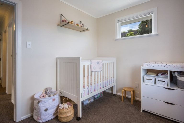 Photo of property in 14 Lynda Avenue, Paparangi, Wellington, 6037