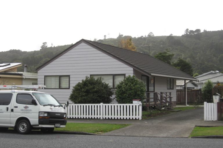 Photo of property in 2/81 Glen Road, Stokes Valley, Lower Hutt, 5019