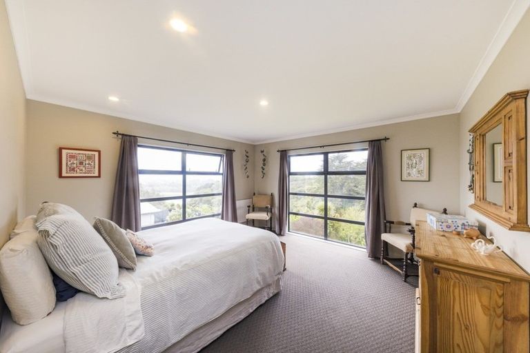 Photo of property in 76 Cashmere Drive, Fitzherbert, Palmerston North, 4410
