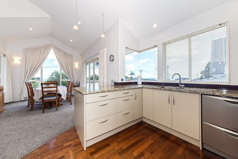 Photo of property in 52a Takutai Avenue, Half Moon Bay, Auckland, 2012