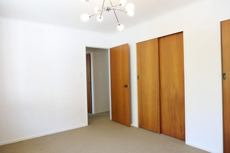 Photo of property in 28 Rewarewa Crescent, Waikanae, 5036