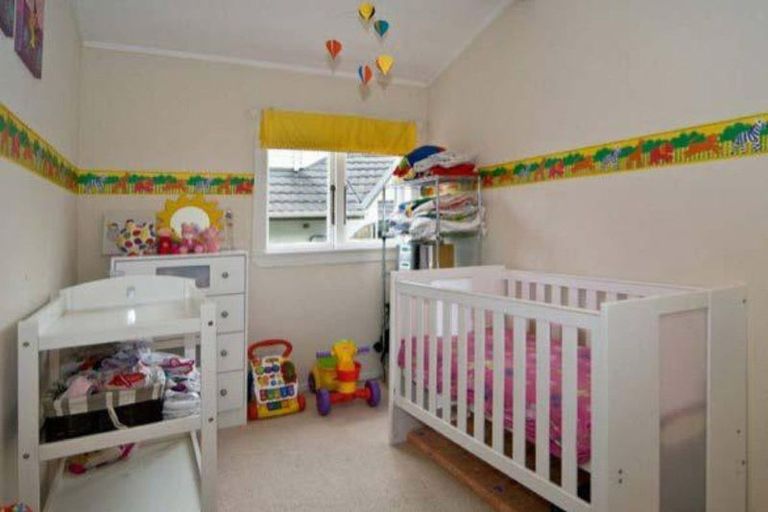 Photo of property in 13a Irirangi Road, Greenlane, Auckland, 1061