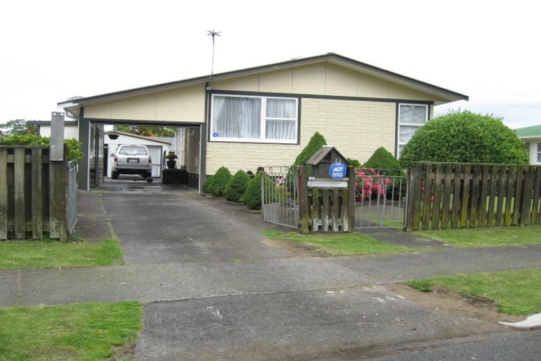 Photo of property in 21 Convair Crescent, Mangere, Auckland, 2022