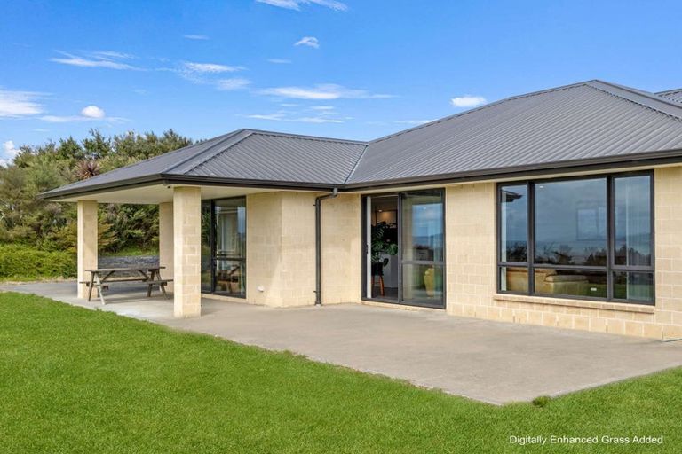 Photo of property in 103 Mcleod Road, South Head, Helensville, 0874