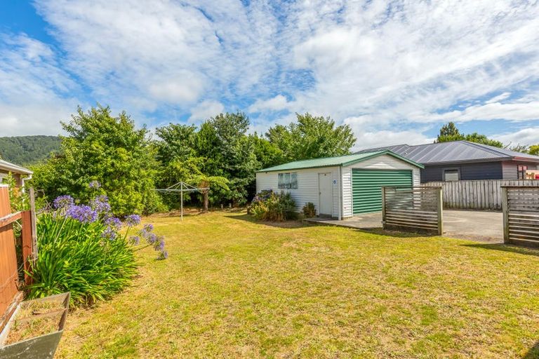 Photo of property in 16 Peel Place, Wainuiomata, Lower Hutt, 5014
