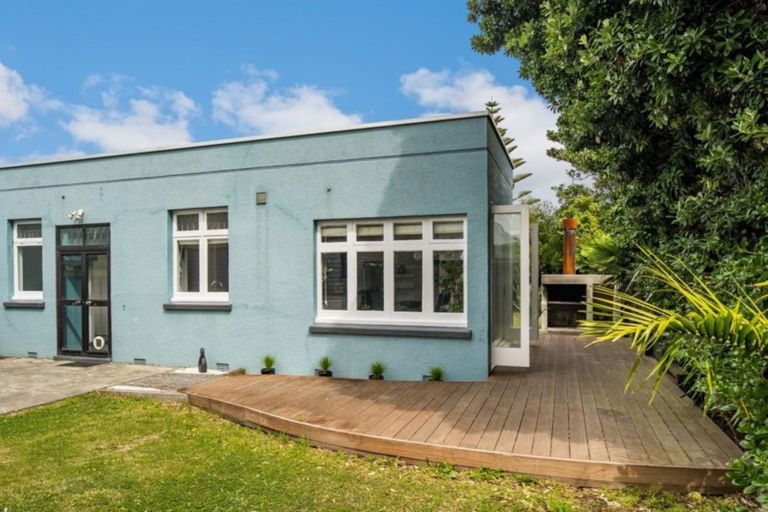 Photo of property in 27 Main Road, Titahi Bay, Porirua, 5022