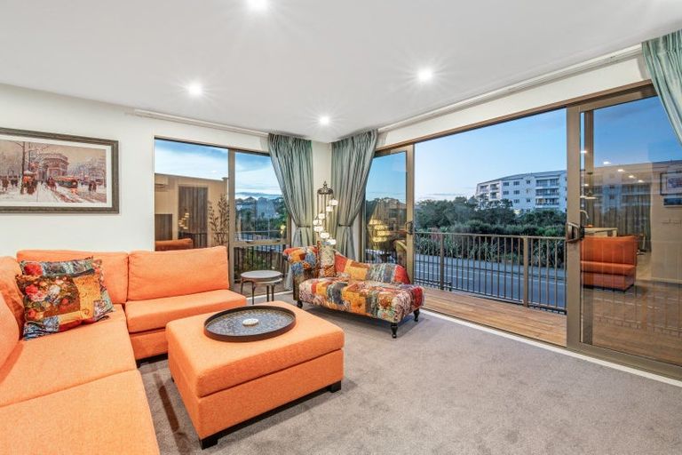 Photo of property in 42 Arran Point Parade, Orewa, 0931