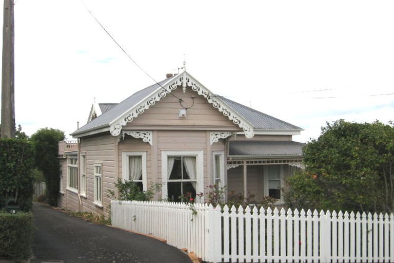 Photo of property in 16 Bridge View Road, Birkenhead, Auckland, 0626
