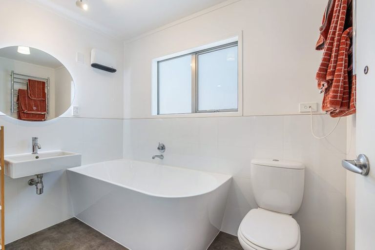 Photo of property in 93 Wade River Road, Stanmore Bay, Whangaparaoa, 0932