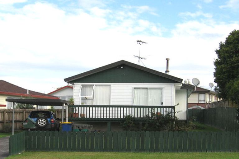Photo of property in 2/44 Granville Drive, Massey, Auckland, 0614