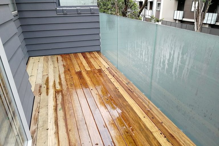 Photo of property in 1 Buncrana Place, Rosehill, Papakura, 2113