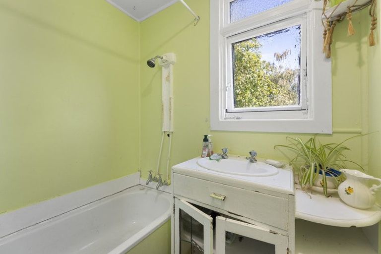 Photo of property in 10 Sandown Street, Waihola, Milton, 9073