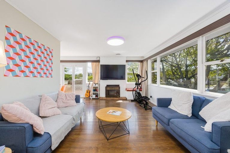 Photo of property in 38 Bond Crescent, Forrest Hill, Auckland, 0620