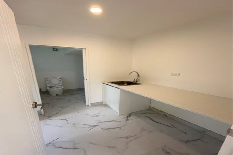 Photo of property in 60 Tiri Tiri Road, Birkdale, Auckland, 0626