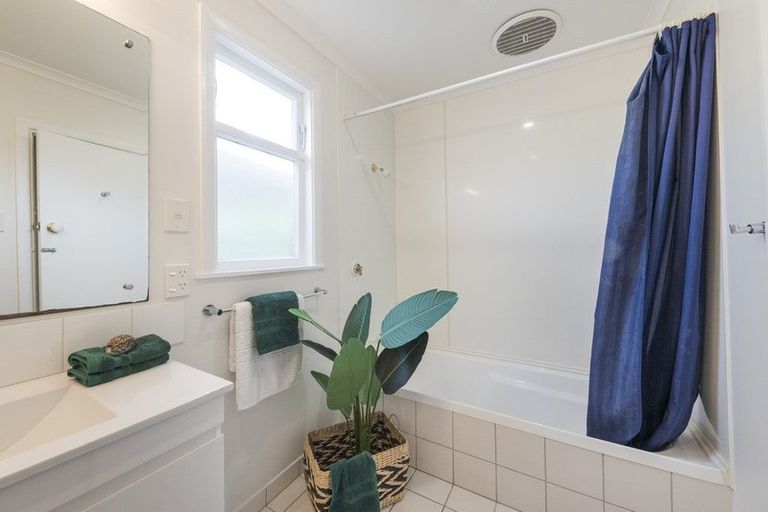 Photo of property in 10 Salisbury Avenue, Terrace End, Palmerston North, 4410