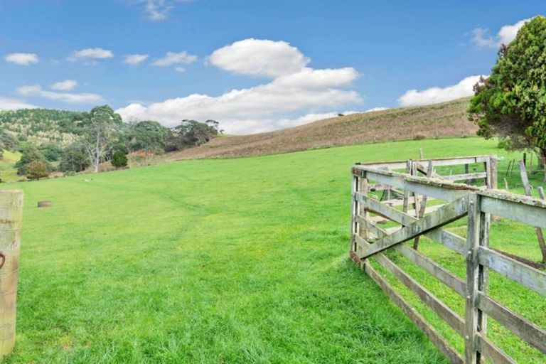 Photo of property in 72 Lyon Road, Waimauku, 0883