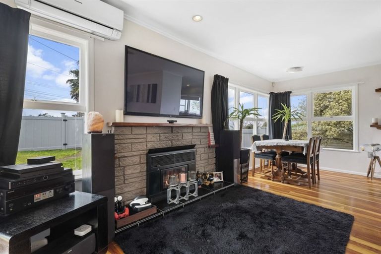 Photo of property in 1/982 East Coast Road, Northcross, Auckland, 0632