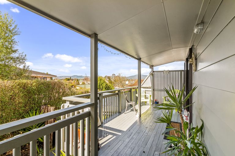 Photo of property in 3a Hawk Place, Selwyn Heights, Rotorua, 3015