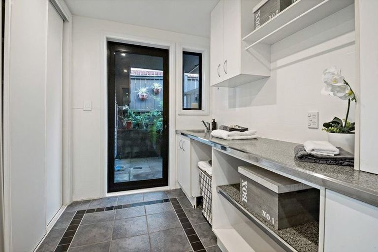 Photo of property in 3 Onemana Way, Te Atatu Peninsula, Auckland, 0610