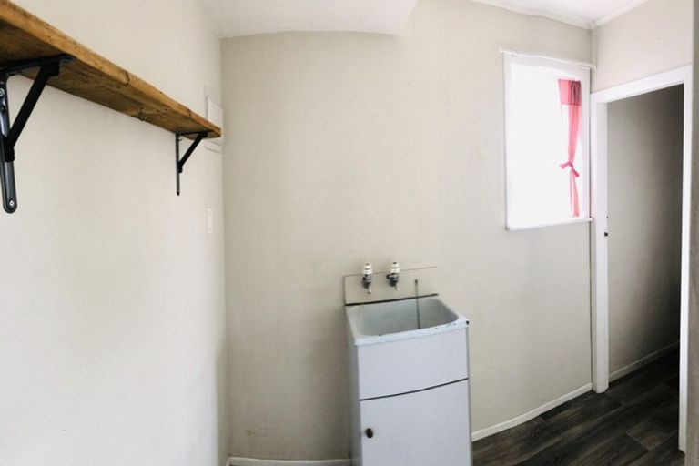 Photo of property in 9 Valdale Road, Henderson, Auckland, 0610