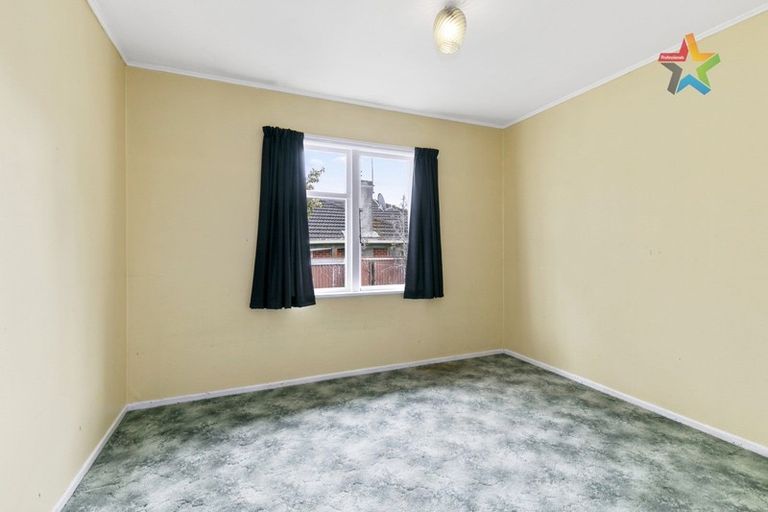 Photo of property in 18 Lowry Crescent, Stokes Valley, Lower Hutt, 5019