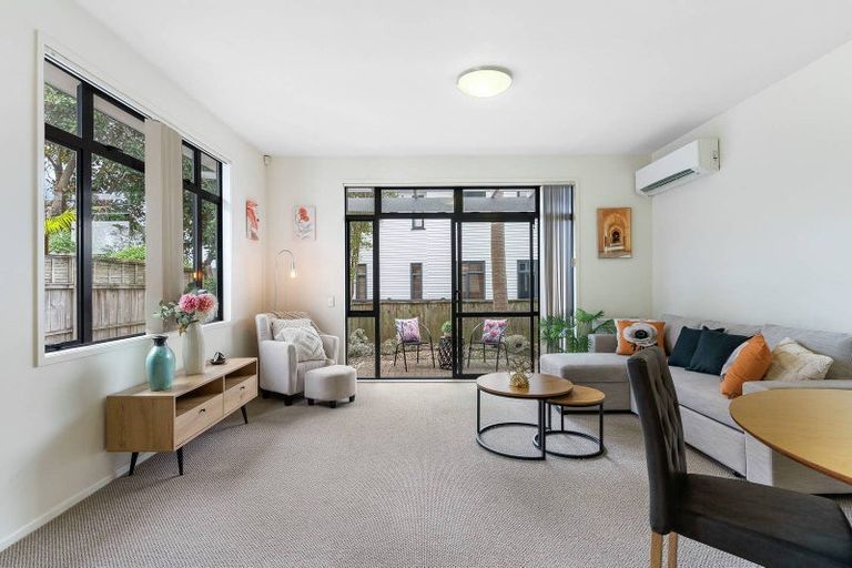 Photo of property in 118/2 Armoy Drive, East Tamaki, Auckland, 2016