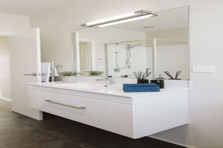 Photo of property in 2 Somerset Place, Stanmore Bay, Whangaparaoa, 0932