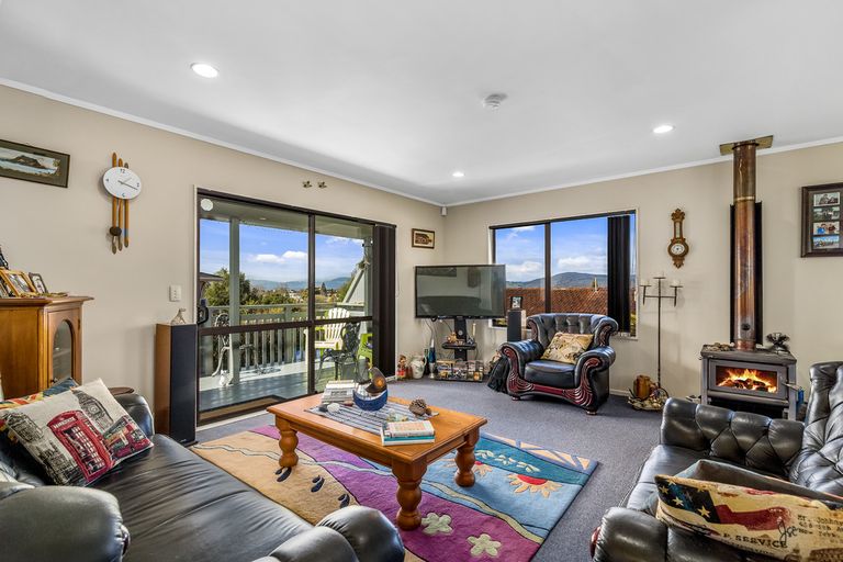 Photo of property in 3a Hawk Place, Selwyn Heights, Rotorua, 3015