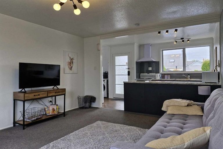 Photo of property in 3/50 Paynters Avenue, Strandon, New Plymouth, 4312