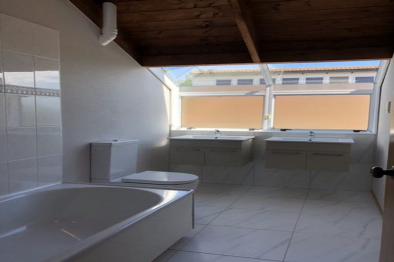 Photo of property in 92 Ranfurly Road, Alfriston, Auckland, 2105