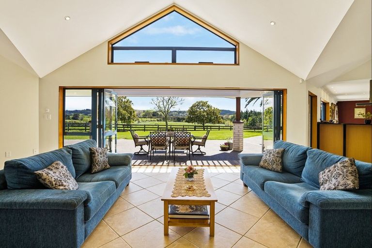 Photo of property in 903 Old North Road, Waimauku, 0882