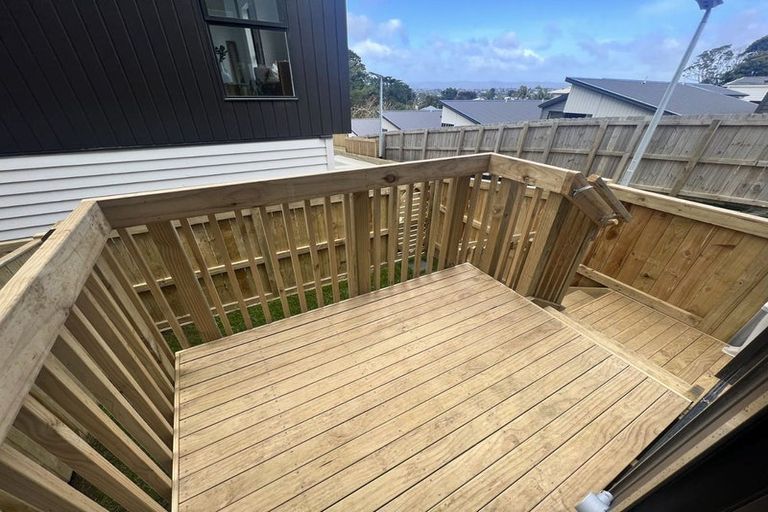 Photo of property in 5/105 Hobsonville Road, West Harbour, Auckland, 0618