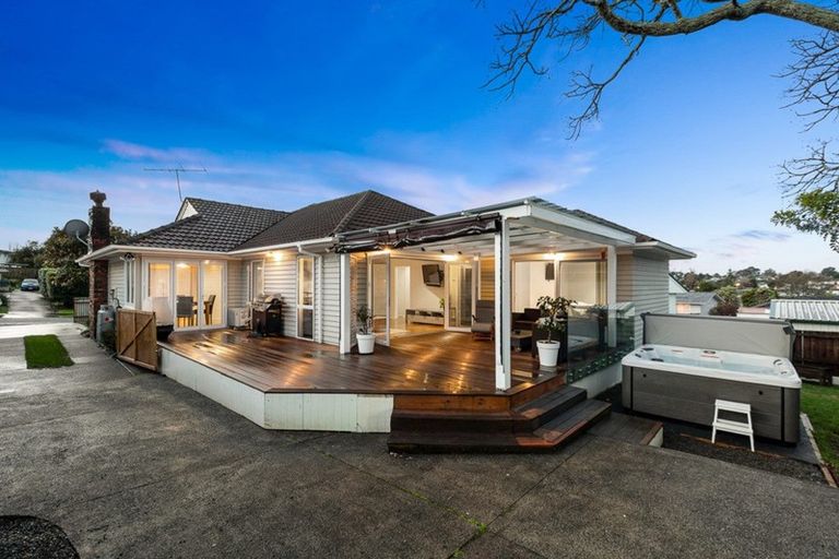 Photo of property in 25 Portadown Avenue, Pakuranga Heights, Auckland, 2010