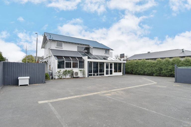 Photo of property in 4 Whitmore Street, Edgeware, Christchurch, 8013