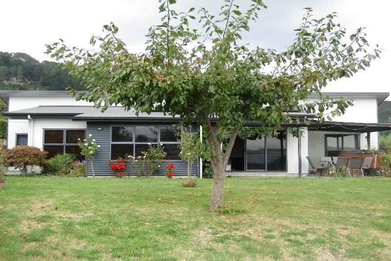 Photo of property in 17 Peregrine Place, Kinloch, Taupo, 3377