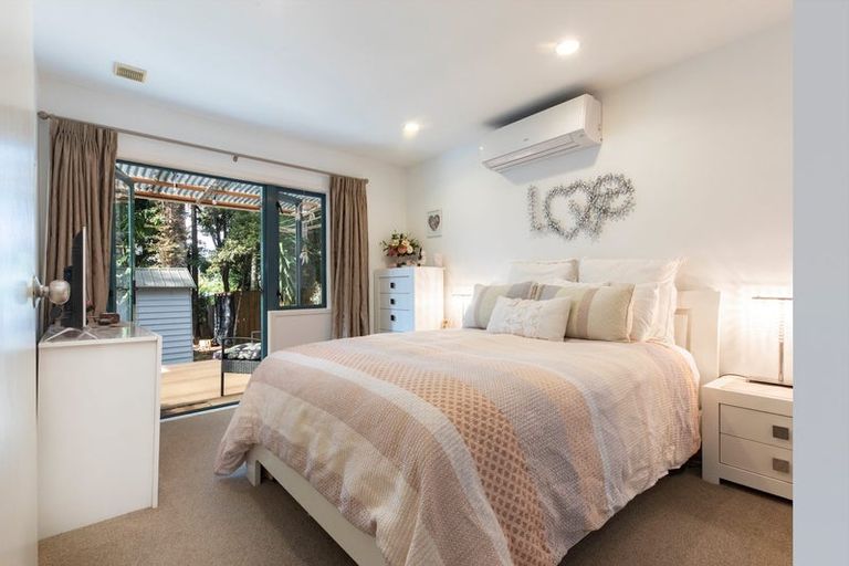 Photo of property in 220 Woodlands Park Road, Titirangi, Auckland, 0604