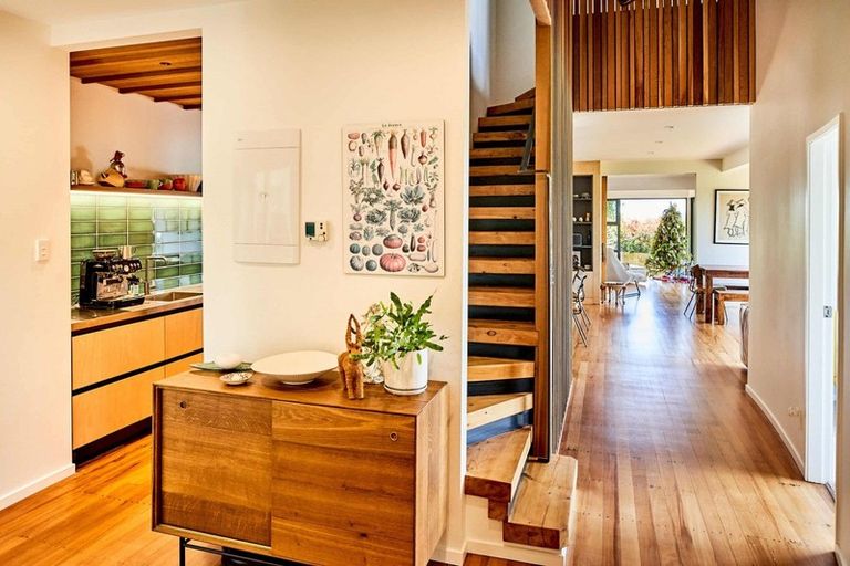 Photo of property in 41 Seaview Road, Paremata, Porirua, 5024