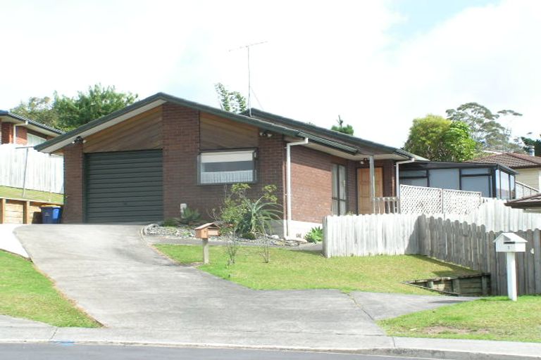 Photo of property in 9 Sherpa Place, Massey, Auckland, 0614