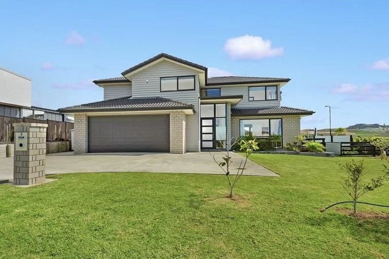 Photo of property in 2 Vivian Road, Silverdale, 0932