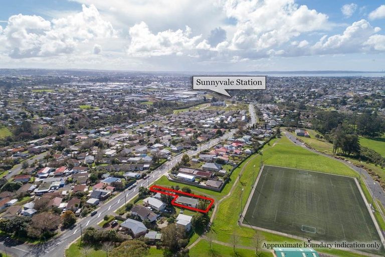 Photo of property in 2/106 Seymour Road, Sunnyvale, Auckland, 0612