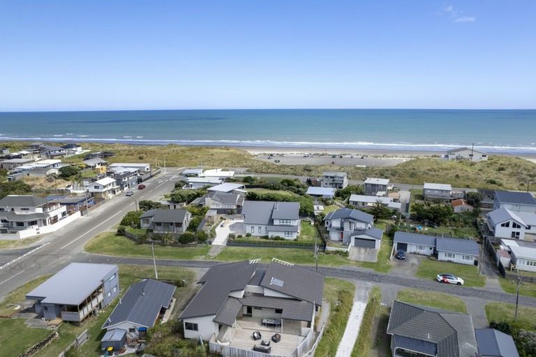 Photo of property in 27 Nelson Street, Foxton Beach, Foxton, 4815