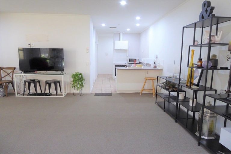 Photo of property in Maddison Apartments, 1/6f Queen Street, Palmerston North, 4410