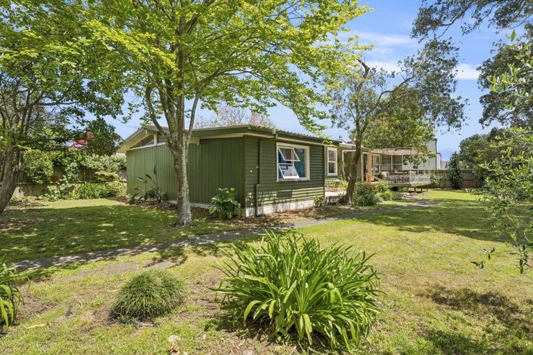 Photo of property in 54 Taylor Road, Mangere Bridge, Auckland, 2022