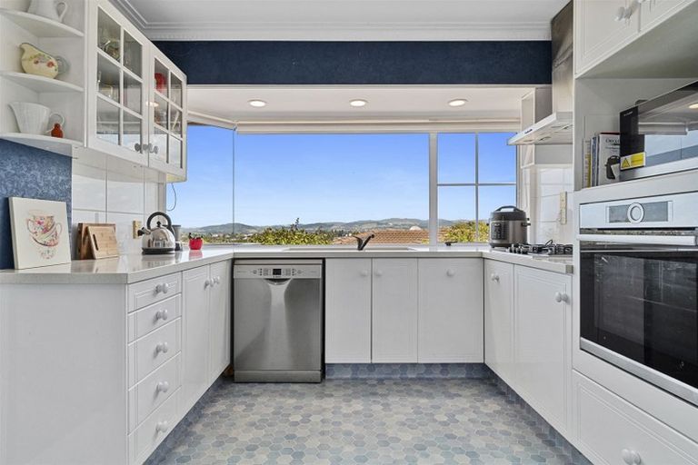 Photo of property in 18 Brookfield Terrace, Brookfield, Tauranga, 3110