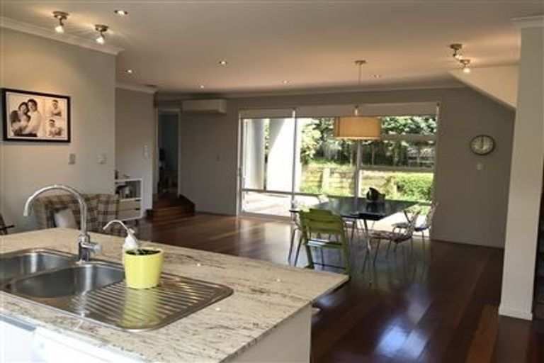 Photo of property in 11 Lismore Way, Oteha, Auckland, 0632